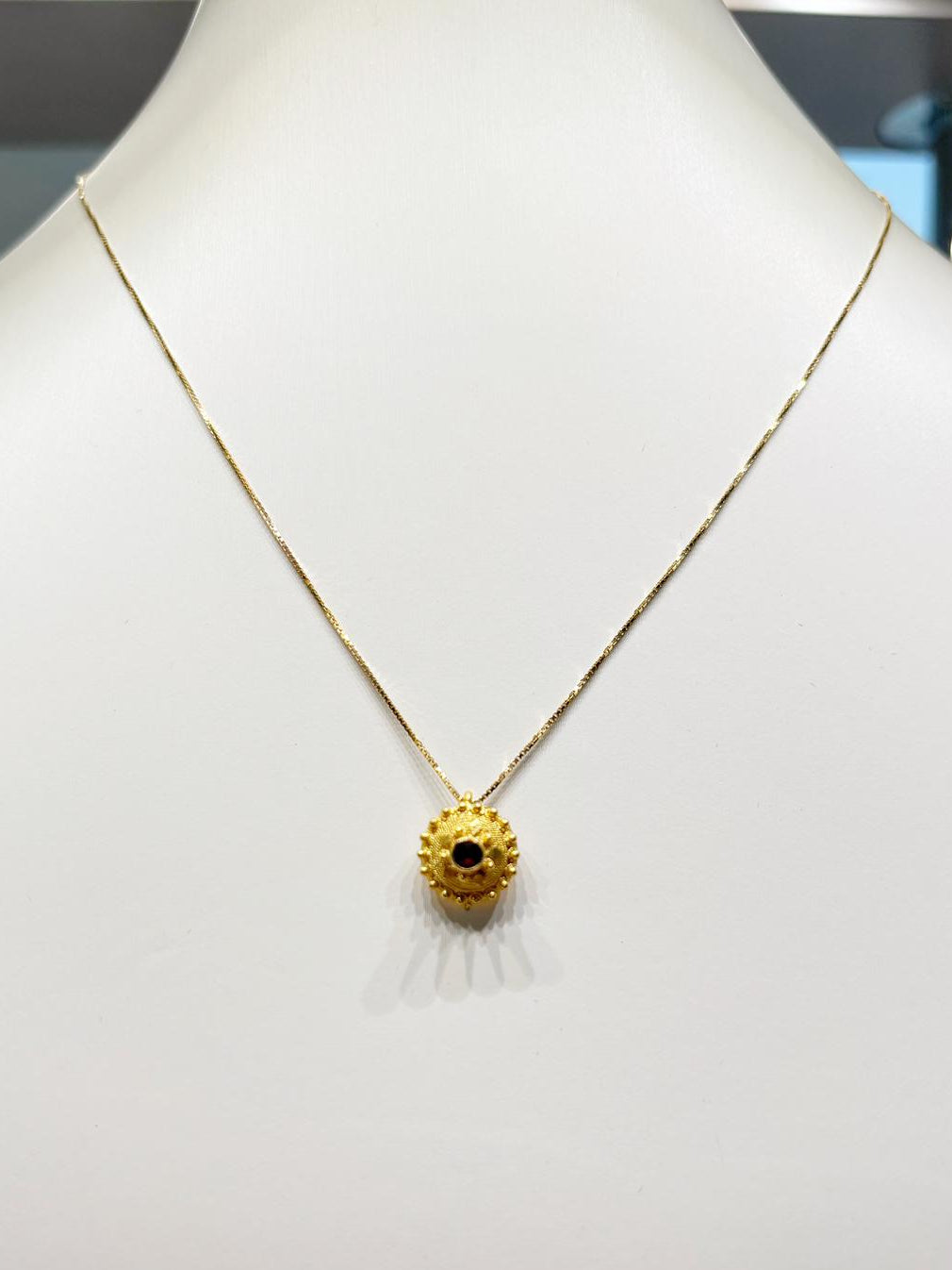 Collana Bottone Sardo con Granata