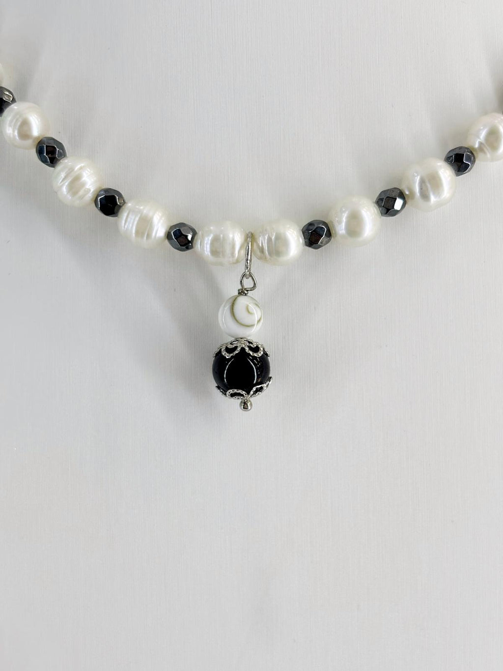 Collana Bianco Amuleto