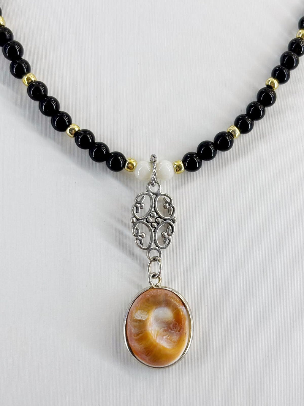 Collana Occhio Notturno