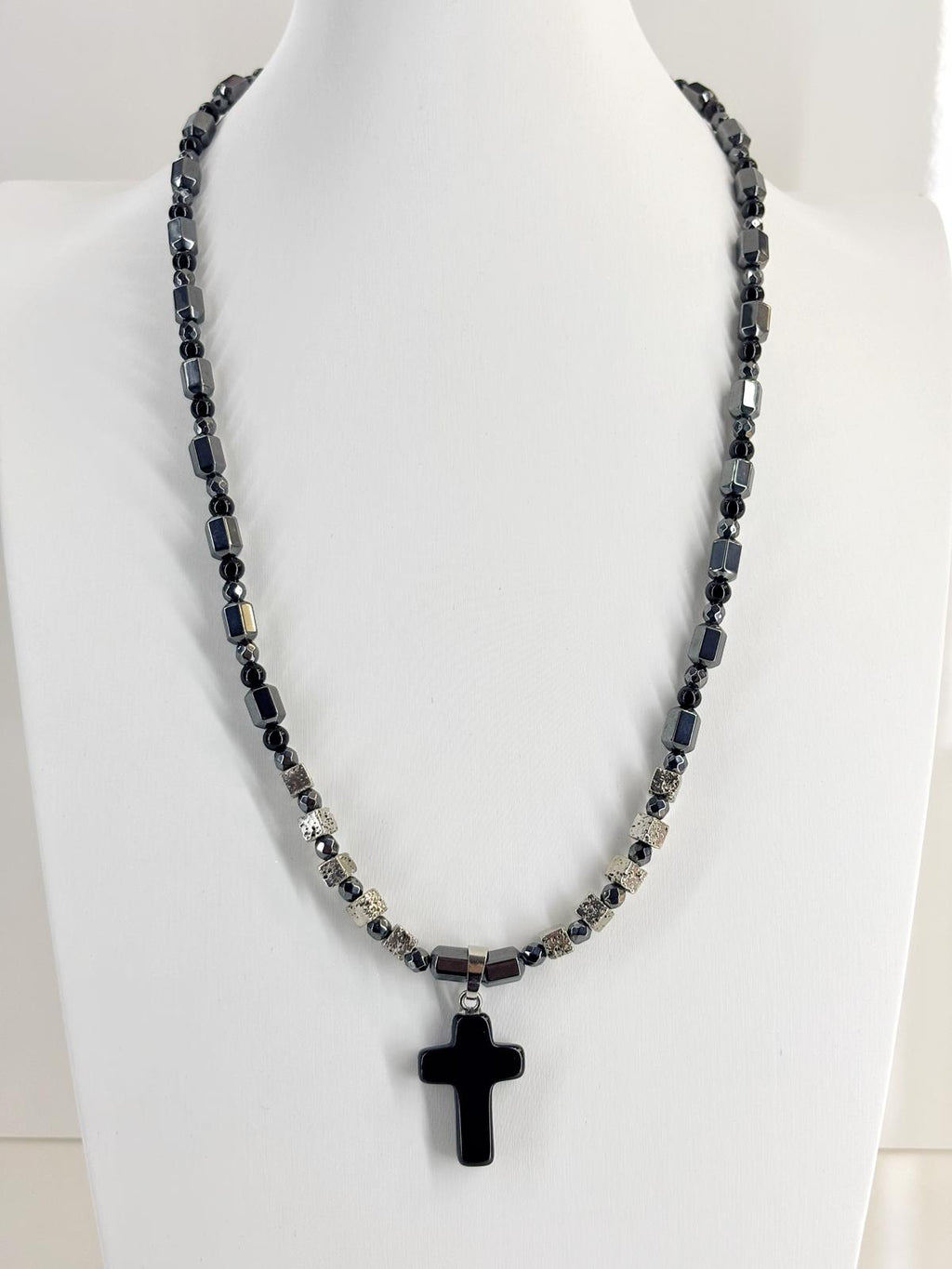 Collana Croce Ossidiana