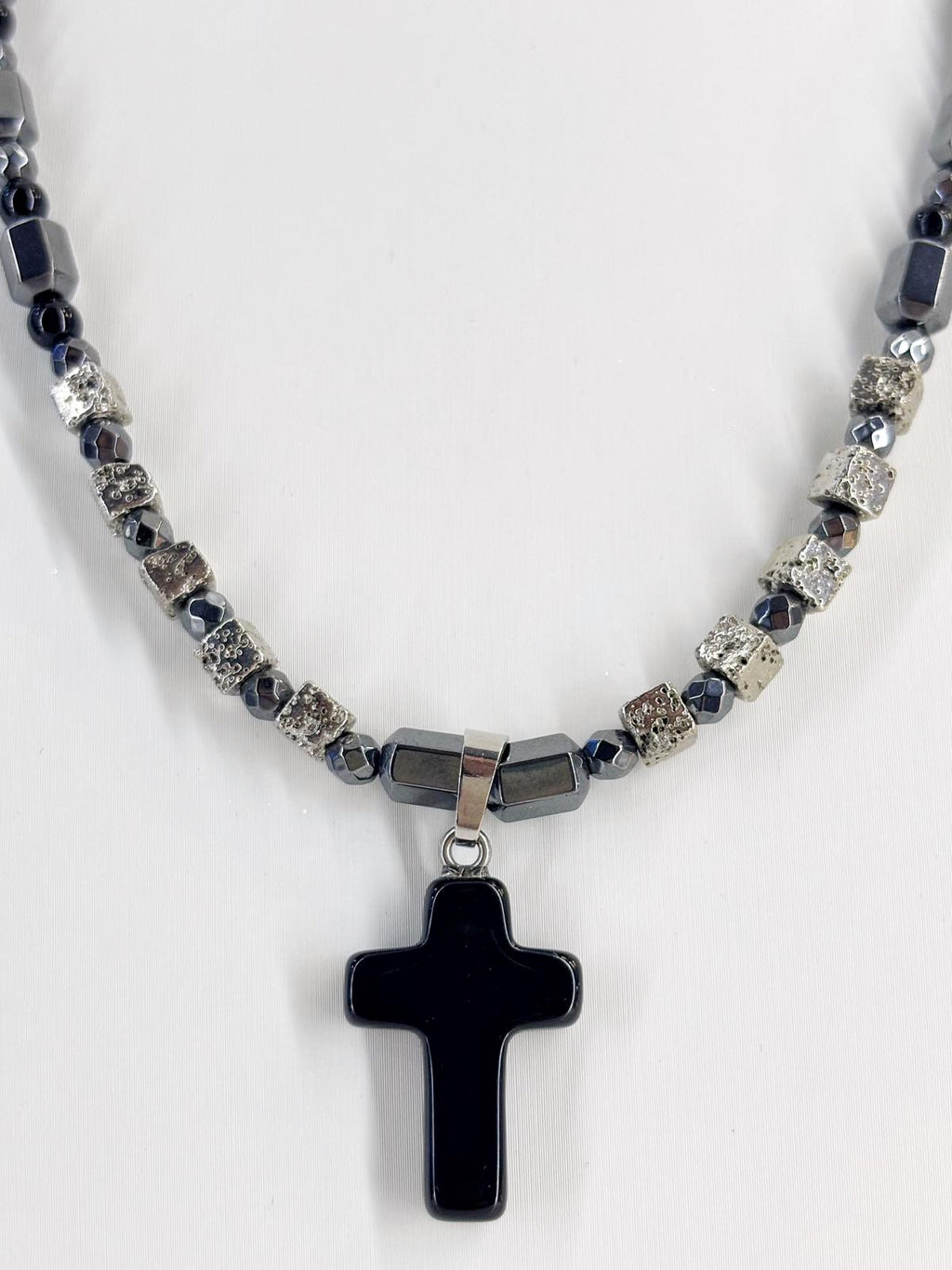 Collana Croce Ossidiana
